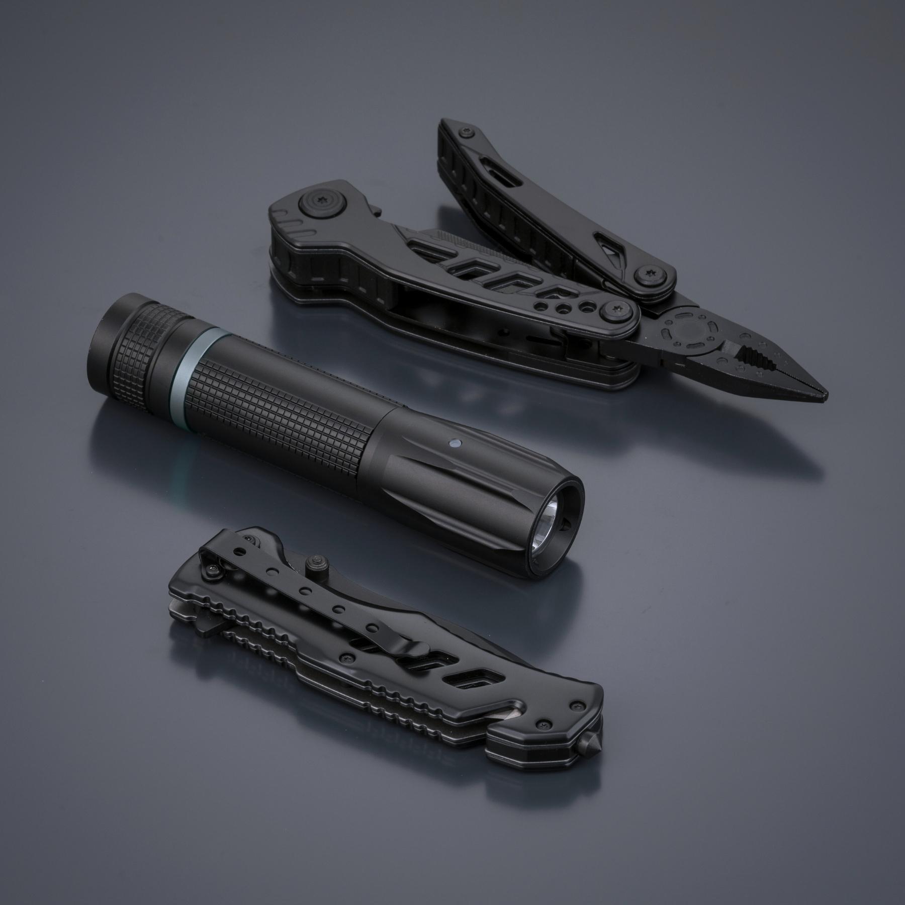 Multiset Optima: multitool, cuțit de salvare și lanternă mică