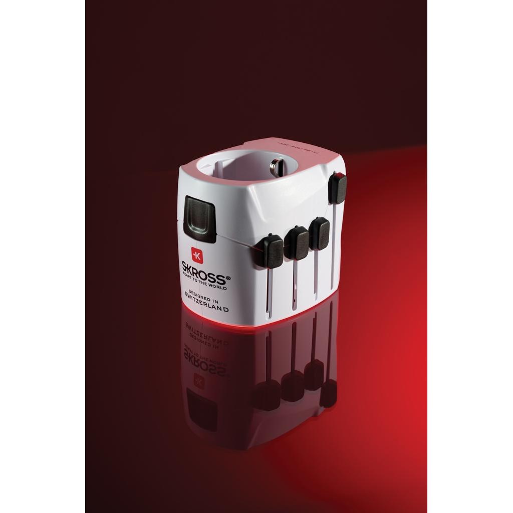 SKROSS Pro 3-Pole World Travel Adapter transparent