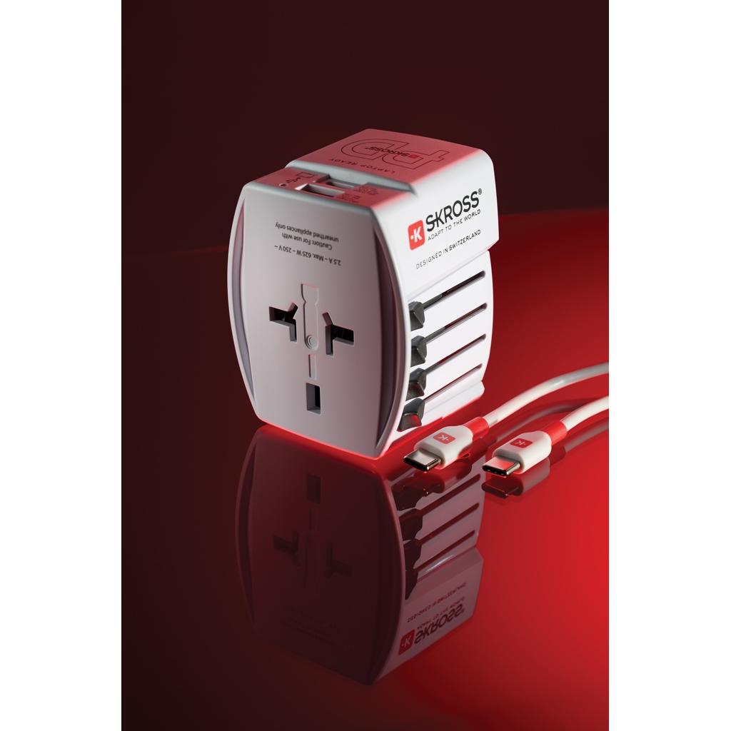 SKROSS World Travel Adapter MUV 65W PD with USB C Cable transparent