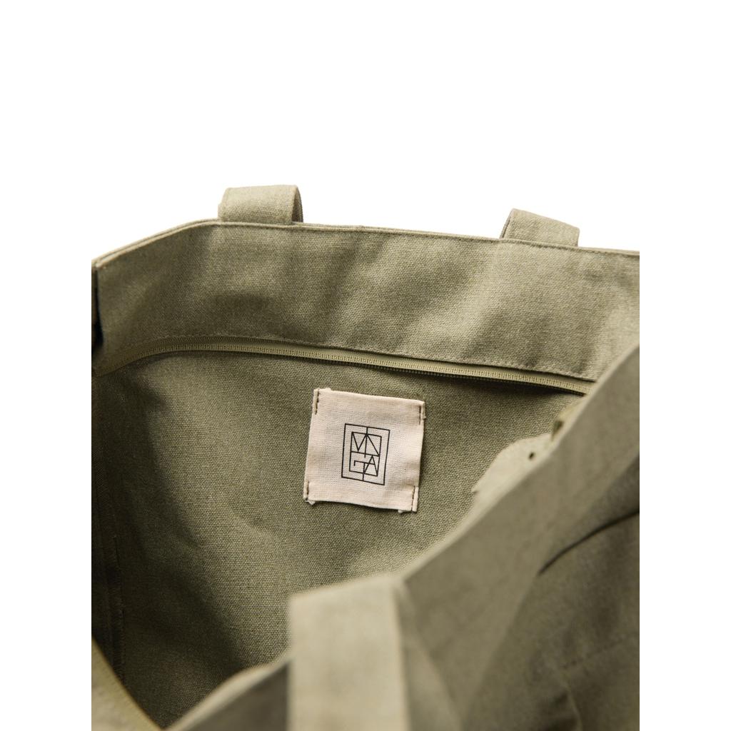 VINGA Hilo AWARE™ recycled canvas zip tote green