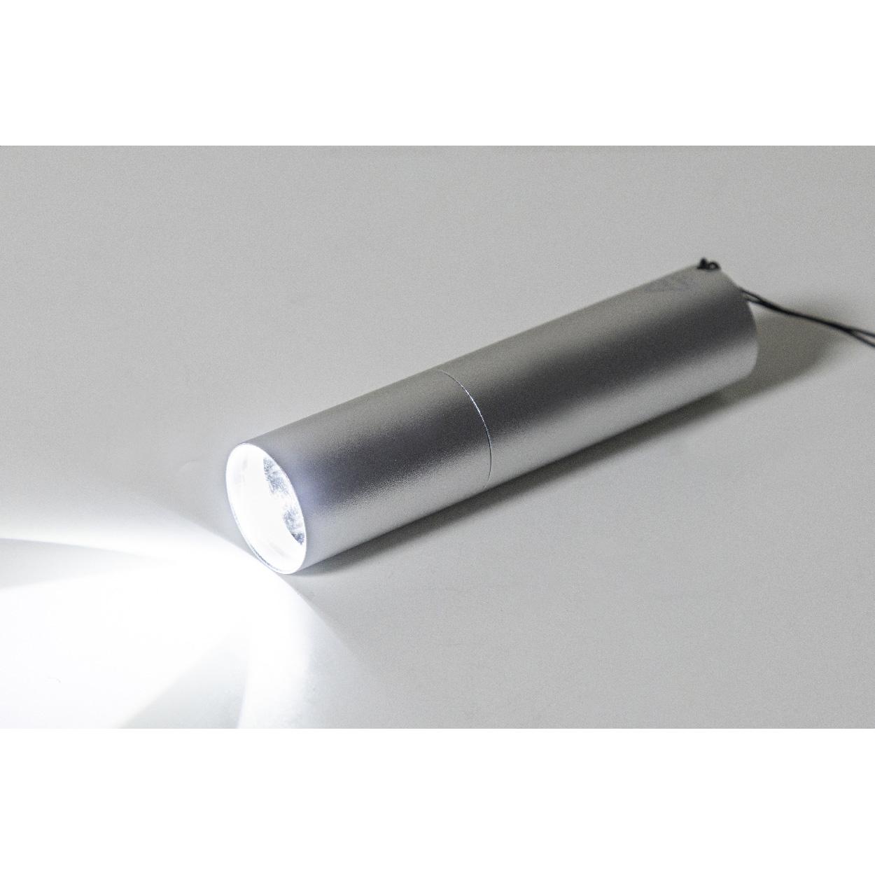 Lanternă reîncărcabilă din aluminiu reciclat Chargelight Tone argintiu