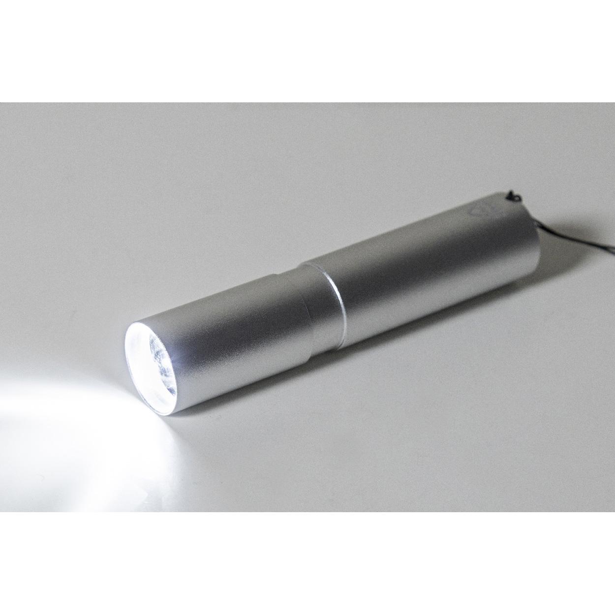 Lanternă reîncărcabilă din aluminiu reciclat Chargelight Tone argintiu