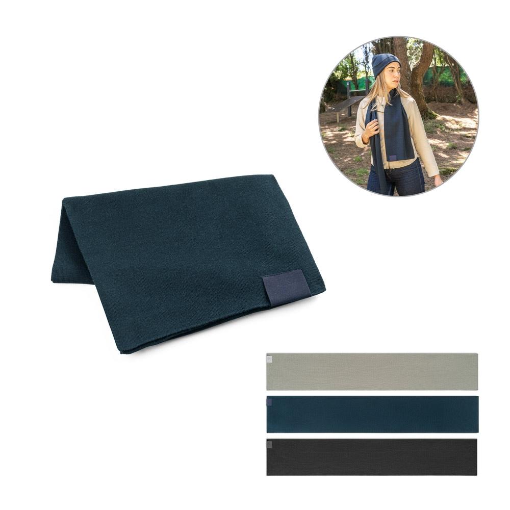 SERENITY. Eșarfă din poliester reciclat (100% rPET) cu un detaliu cusut pentru personalizare Negru